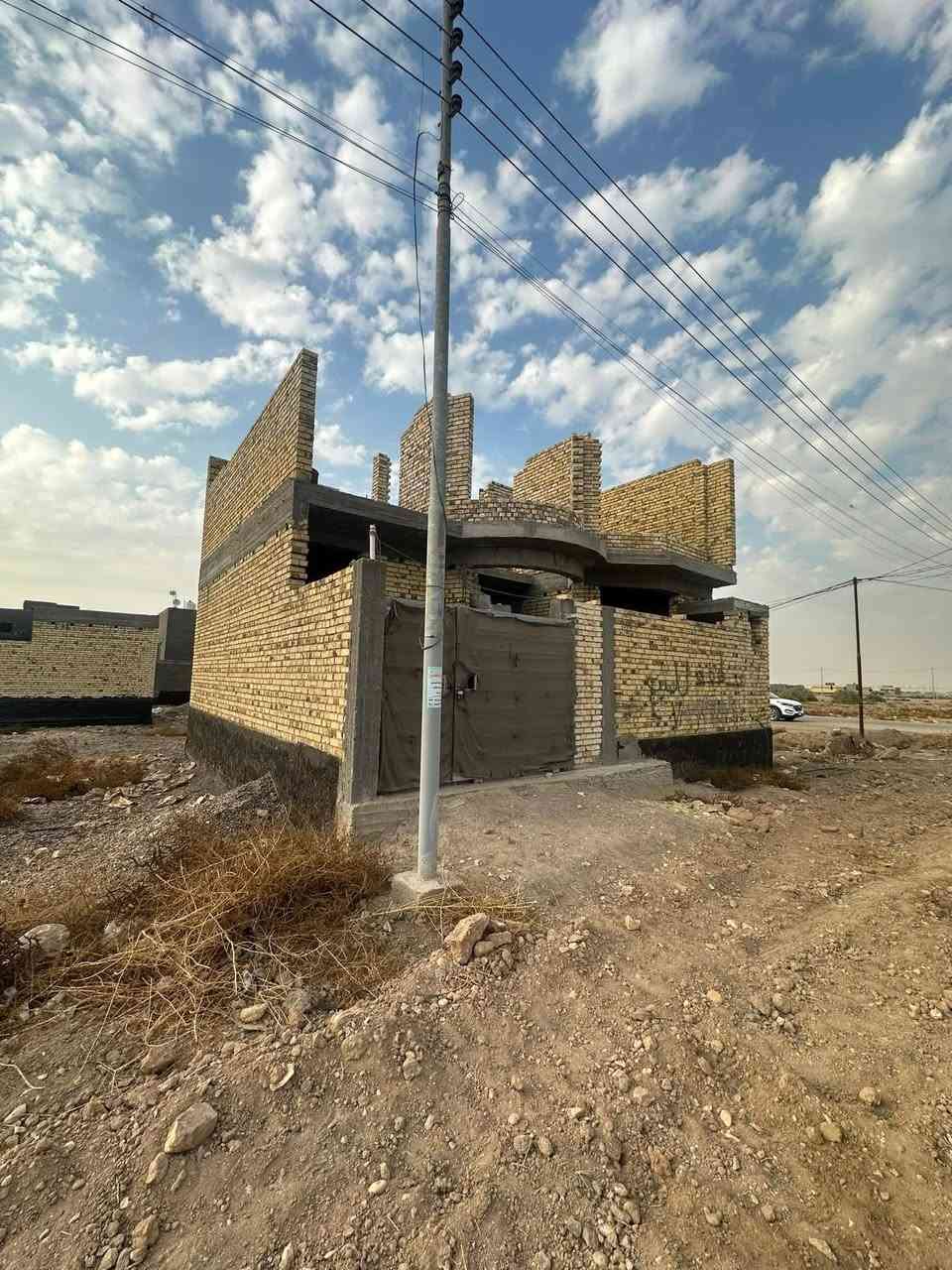 ♤ هيكل طابقين للبيع   ♤🏠
💢¤طابو   ملك صرف ¤💢 

بناء حديث وشغل درجة أولى 

صاله ومطبخ واستقبال وغرفه نوم 4 ومجمع صحيات داخلي وخارجي 

الموقع  المحاويل  حصن جعفر 

المساحة 》👈》100متر  مربع 

واجه 》👈》10متر 

نزال 》👈》10متر 

عرض الشارع 》👈》10 متر 

للاستفسار اكثر الاتصال على الارقام التاليه 📞📞

***********  - ***********

او زياره مكتب  المحامي العقاري علي راجي العلواني
