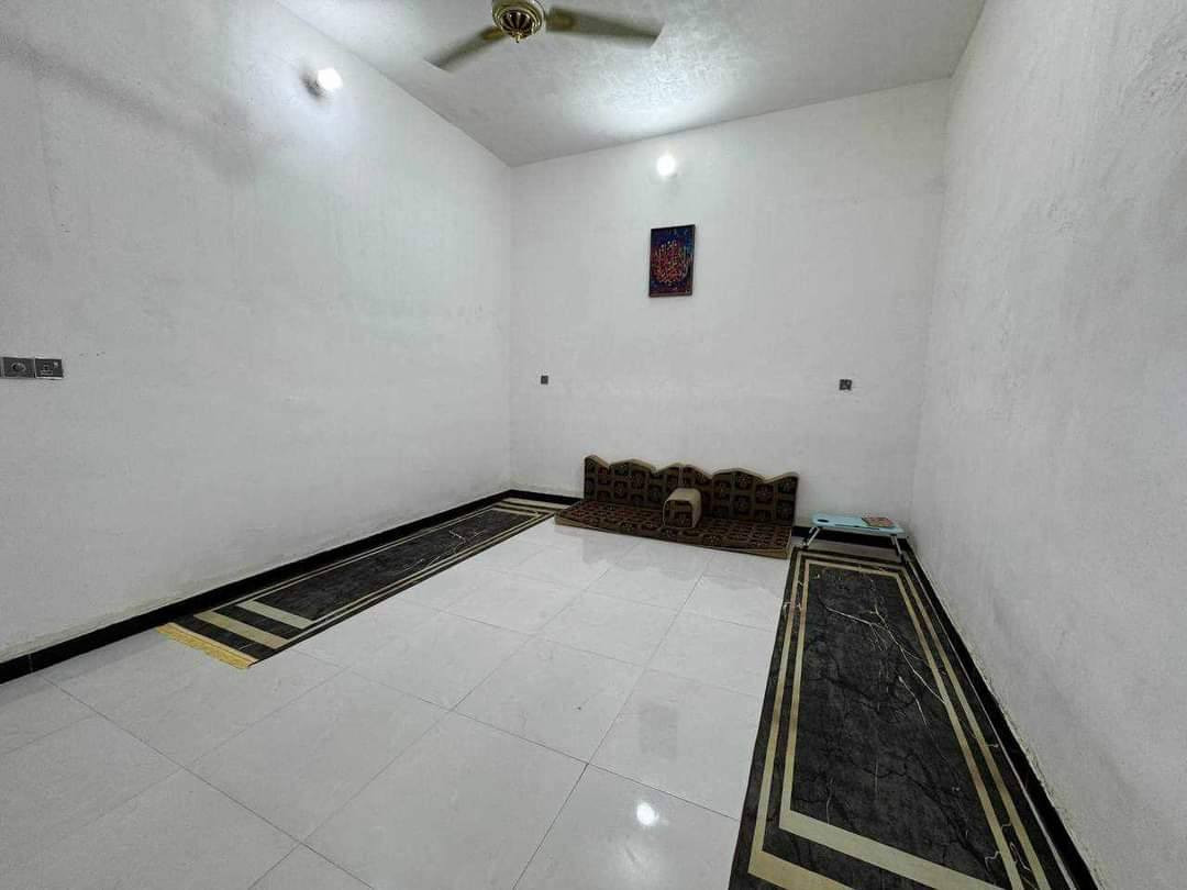 بيت وشقة  200متر  بحي اور على ساحه موقع مميز بيع سريع 250 مليون 
مليون أي استفسار هذا رقمي ***********
