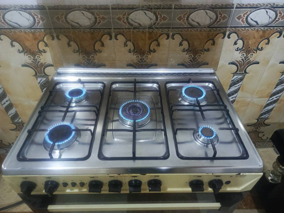 طباخ فريش مصري نار زركه 5 عيون فرن فوك جوه كلو بل شرط تأخذه تجي كدامك افحصه السعر 200 الف شراي خابر *********** كركوك, العراق
