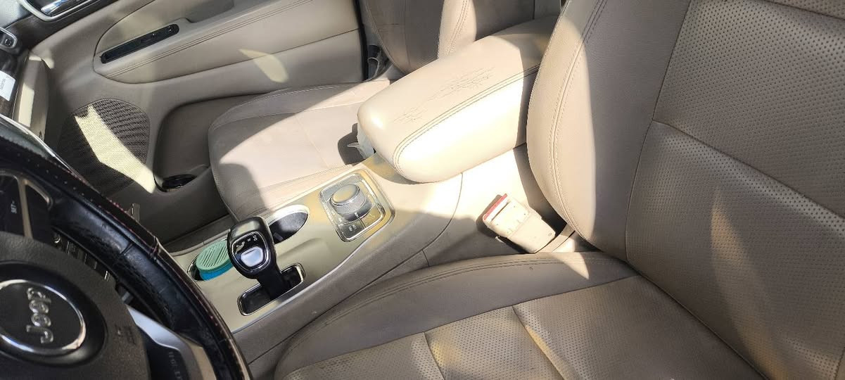 جيب لاريدو مكينه 6300 خليجي
رقم بغداد فول مواصفات فور ويل بصمه فتحه كل المواصفات بيهه 
السعر 240 وبيهه مجال الطيبين الاتصال على رقم ***********
