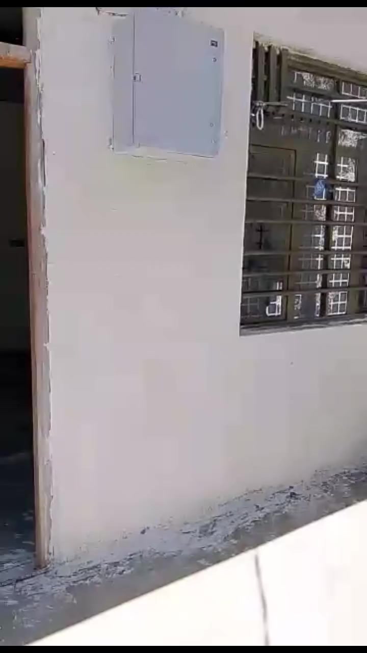 السلام عليكم مكلف بلنشر  يوجد بيت بحي متنابي بشارع مشروع جوه صاير البيت  البناء جديد بلوك وسكفه سندويج  البيت مساحته 250 متر لو 200 متر سعره مناسب شراي يدلل 
***********
***********
