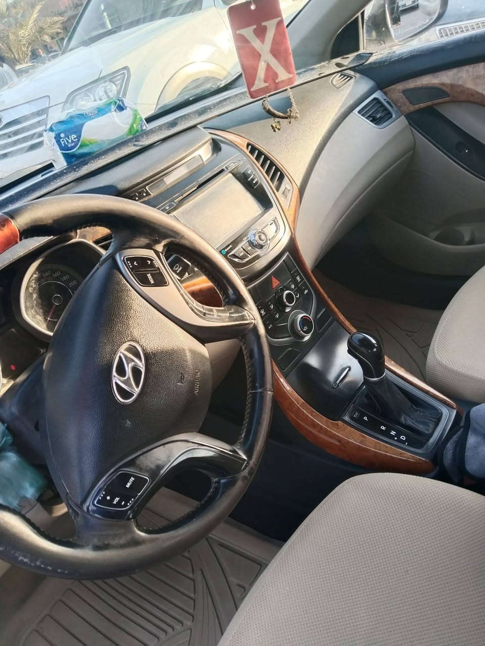 السلام عليكم النتره موديل ٢٠١٥

كير مكينه ١٨٠٠ مكفولات حداديه جديده
بيه ٣ قطعه بدون دواخل سياره جديده وجاهزه 
سنويه ما صاقطه بسمي مصفره غرامات
تبريد ثلج ما عايزه كلشي
غير متواجد على الفيس
الاستفسار ‏‪***********‬‏. السعر١١٥. 
مكاني نجف
