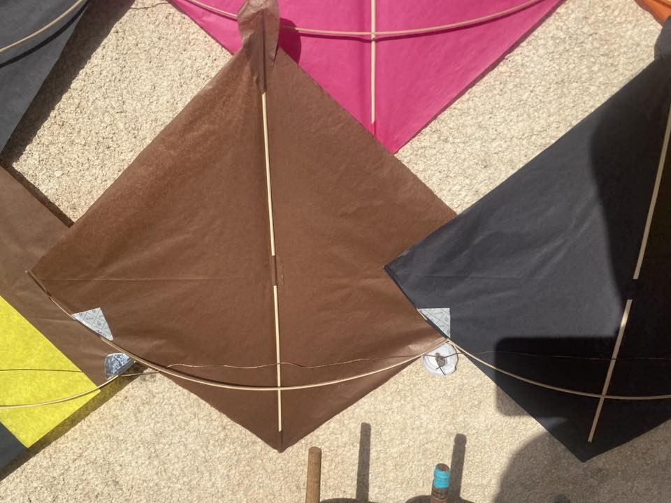 يوجد لدينا طيارات ورقيه  بأنواعها وخيوط(صليب ابيضّ ،شيشه باكستاني لون جوزي ،شيشه باكستاني لون زيتوني ).                          حي العباس مقابيل قرطاسية الفانوس  (جانب عطور زهير ابو رائد).


**إذا كنت صاحب هذا الإعلان وتريد حذفه لأي سبب، رجاءا أرسل رسالة إلى الدعم الفني**