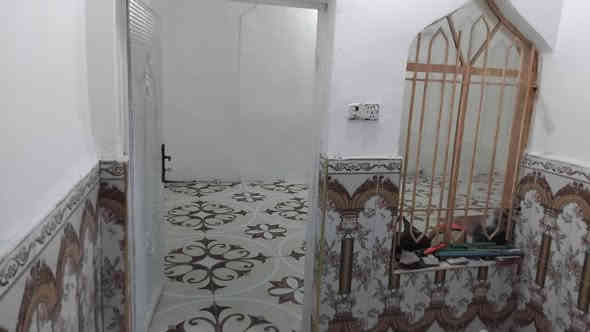 يالله على بركة الله مشتمل للبيع طابو ملك صرف حجه بالسند ١٠٠م واقع حال ١٣٥م السعر ٣٥ وبي مجال قليل عنوان قضاء بلد خلف كلية الإمام الصناعه يتكون من غرفه منام صاله استقبال مطبخ مجموعة صحيات ***********
