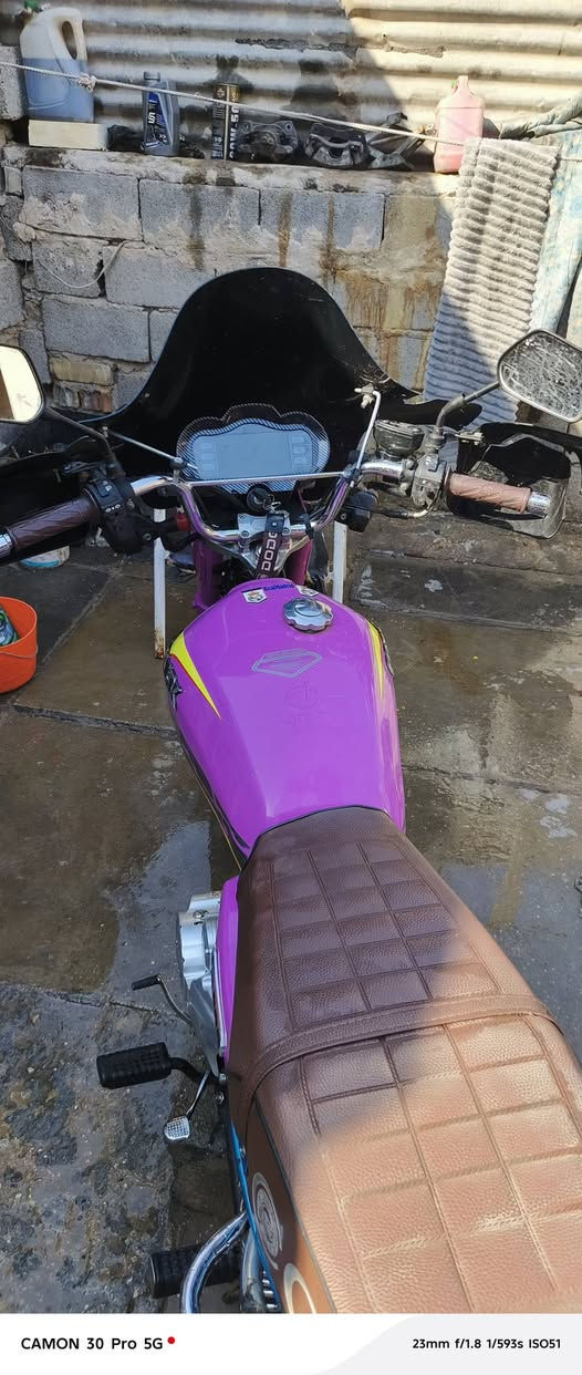 السلام عليكم سولنك موديل2024 دراجه جديدة وكفاله مكينه مكفوله نقصه ستاند تعليك وشاشه واير مكطوع  مكينه 200 اوراق بيه دراجه خير من الله مكاني بغداد مدينه الصدر السعر 700رقمي***********
