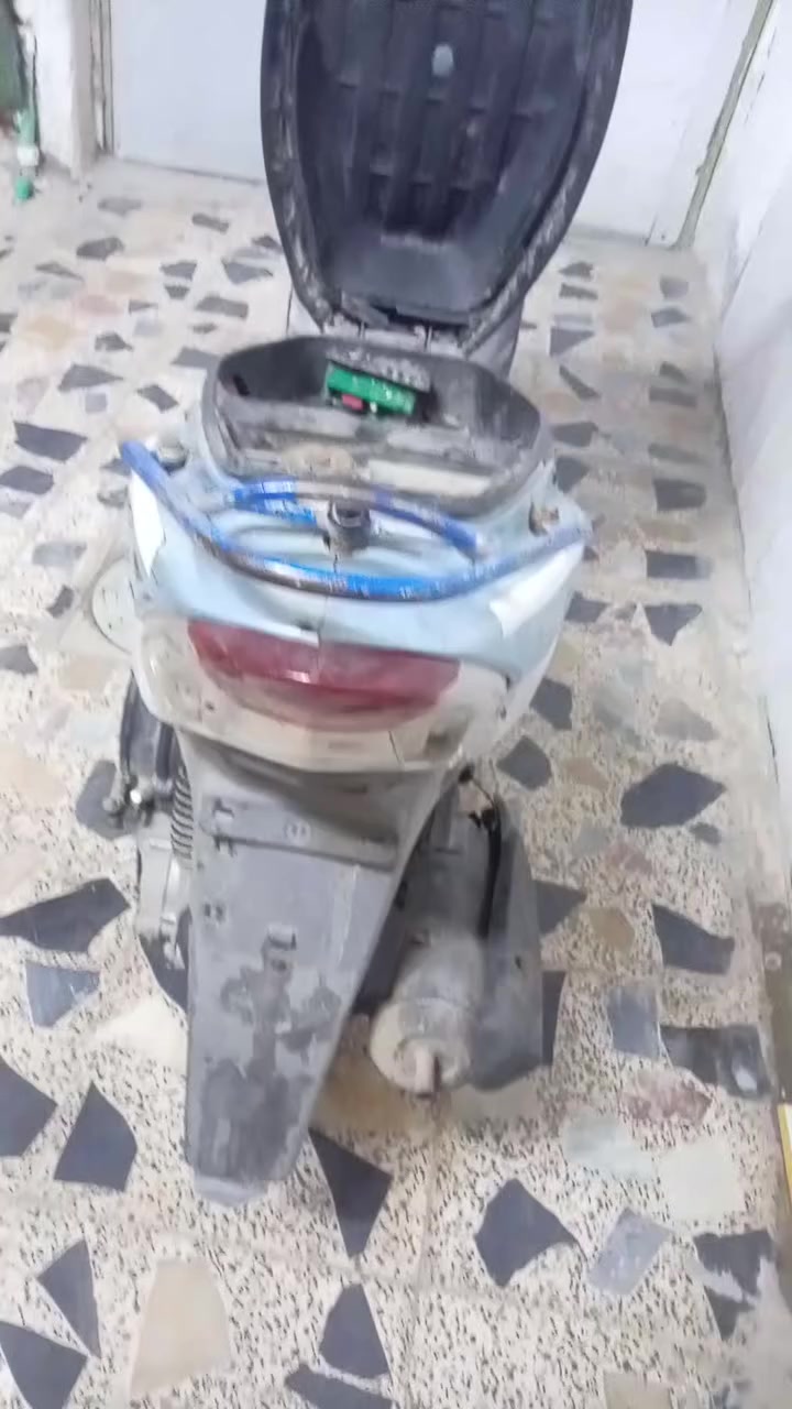 السلام عليكم دراجه للبيع شوفت عينك مجفته جديد صار سبوعين الدراجه نضيفه كفرات ابو الختم البلادي اتكفلك سرقه وعشاير نكره هندر سلف عطلان بس تبديل مكاني بغداد مدينة الصدر السعر 350 الرقم ***********
