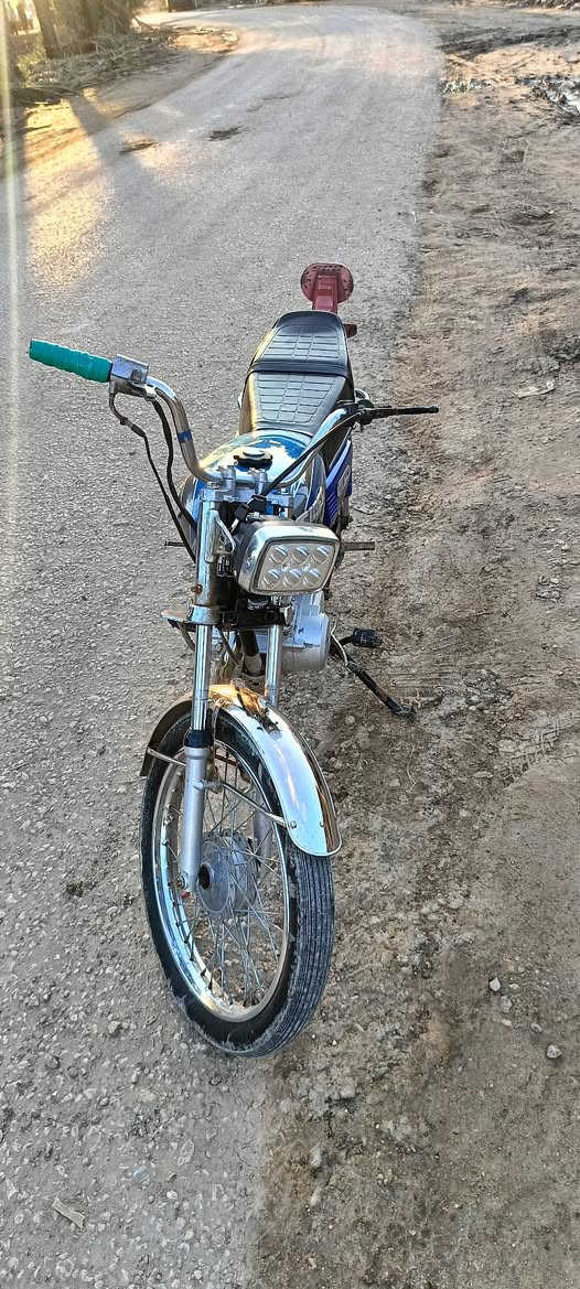 السلام عليكم 
دراجة للبيع 21 أوراق اصولي وليس سكنر مكينة ما مفتوحة السعر 550 وبيه مجال مكاني الشوملي الاتصال على الرقم التالي 0776 275 1689 أو مراسلة خاص علماً أن السبايدر ثقيل
