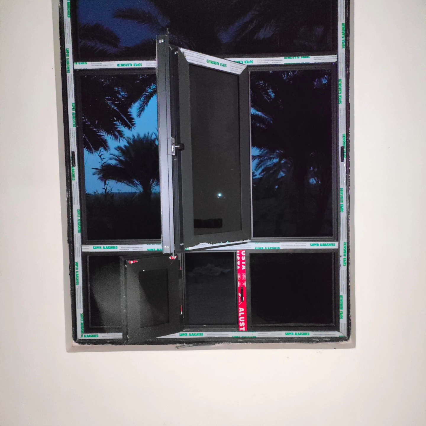 ببركة الله وتوفيقه تجهيز بيت الأخ والصديق ابو أزل  / قضاء العزيزية 
المنيوم تركي اسود ( شبابيك سلايت + بيبان ALUSTA  _ بالأضافة شبابيك مفصلي Super Al Rasheed / مع بيبان أبيض اللون حمامات خارجية //  الالوان والتصاميم حسب ذوق الزبون 👍🍀☄️
. 
. 
. 
للتواصل على الارقام 
*********** /  ***********
العنوان / واسط _قضاء العزيزية . الكرامة 💙
. 
. #اكسبلور_فولو #اكسبلور #العزيزية #تم
