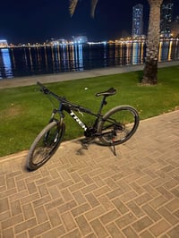 TREK 27.5   بريكات هايدروليك  سيستم شيمانو بالكامل   جاهز كلشي ما ناقص...