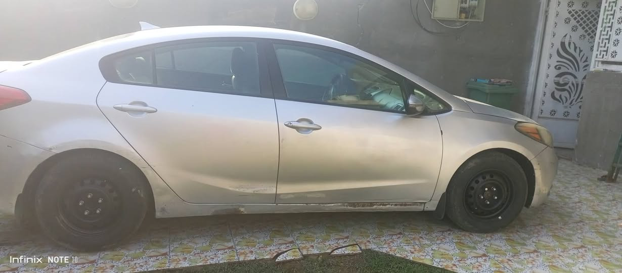 كيا فورتي ٢٠١٤ رقم بغداد دولي بيها ٣ قطع صبغ نفسهن مصبوغات بدون حادث قوي ماشية ٢١٧ نص فول السيارة جديدة كلها على وضعية الوكاله مكينة گير تبريد تدفئة صدر امامي خلفي تخم تاير كله جديد مال جناي مايصرف عليها لو دينار الداخل مالتها كله جديد السعر ٩٧ وبيه مجال عنواني بغداد اللطيفية رقم الهاتف *********** و ***********
