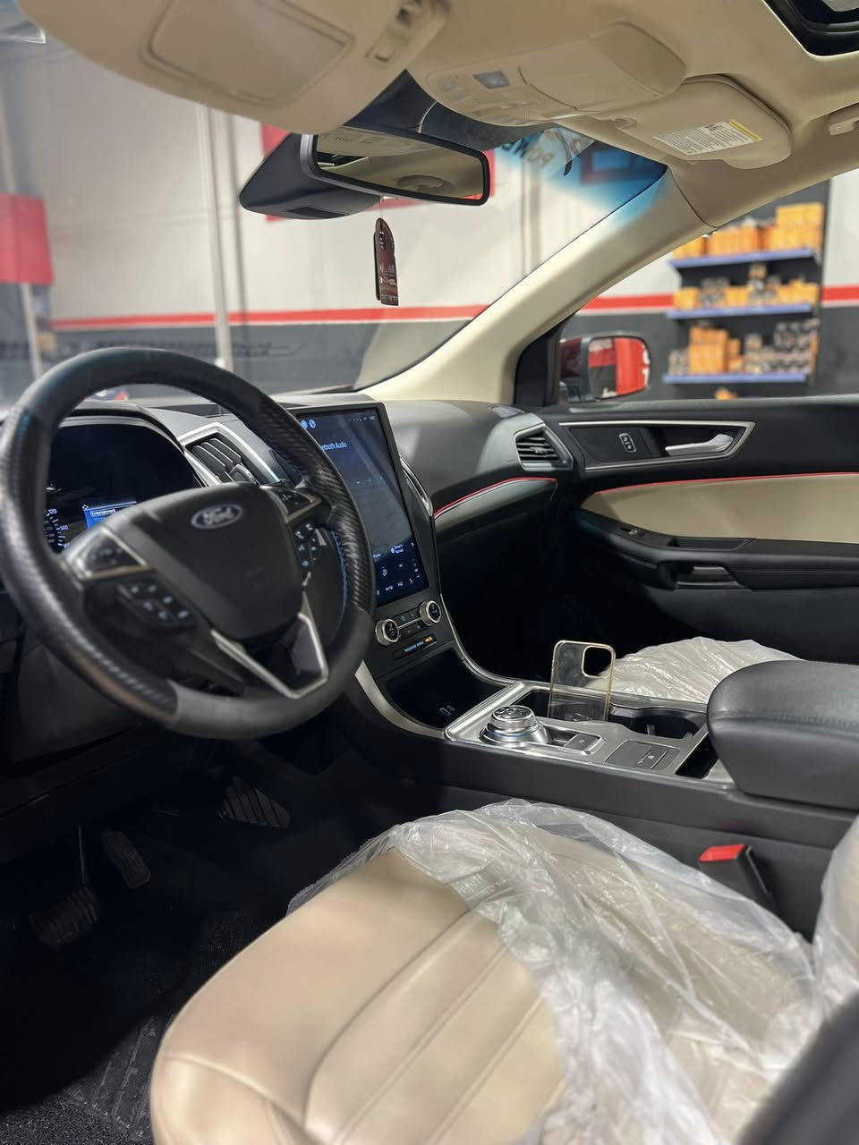 ايدج 2022
SEL فول مواصفات 
رادار امامي خلفي جانبي 
تحديد مسار 
كشنات امامي خلفي كهرب 
كشنات تدفئة ستيرن تدفئة 
تبريد قطعتين 
اوتوستوب 
بانوراما 
لدات محيطية 
ماشية 31 الف 
السيارة كلين فقط خشم البونيد شبرين بدون دواخل وايرباك 
***********
