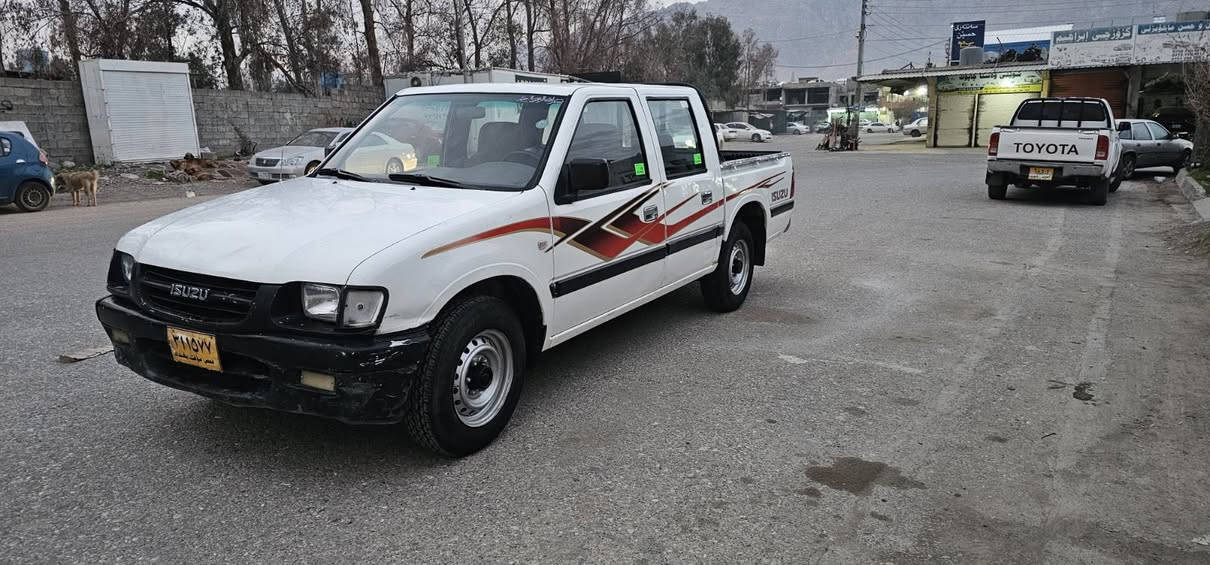 ئاسوزو مۆدیل 2001  جێ جێ  بۆباخی هەیە بێ لێدراون گێڕمەکینە بەشەرت نرخ 36گەڵا ئارم ڕانیەیە شوێن چوارقورنە *********** رانية, السليمانية
