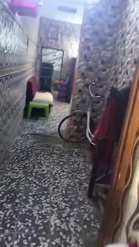 نصف قطعة للبيع تحتوي على استقبال ومطبخ وغرفتين نوم في قطاع 54للاستفسار ***********
