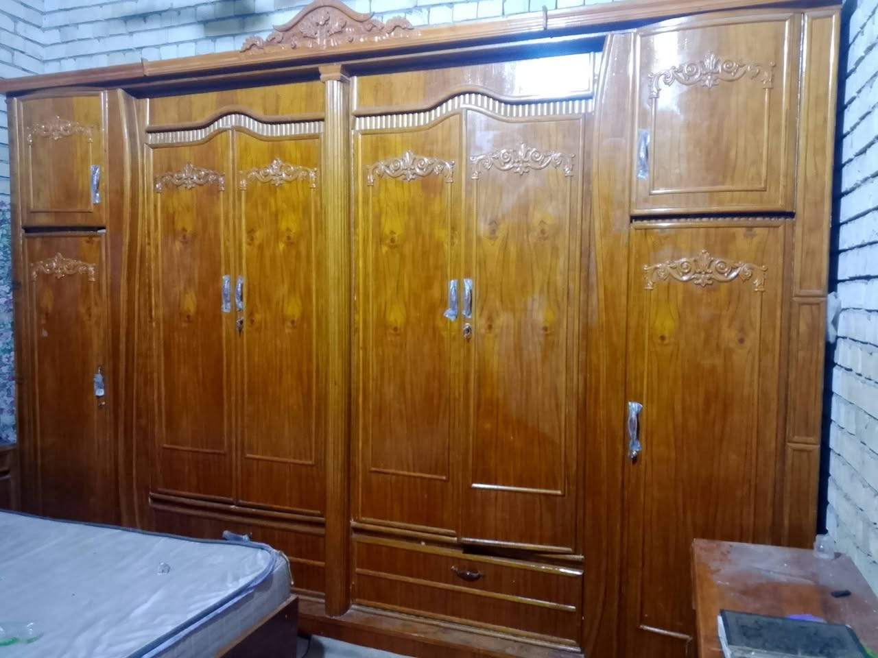 غرفت نوم البيع بغداد الحميديه سعر 500وبيها مجال رقم ***********
