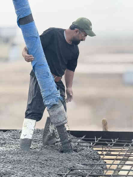 تم بحمدالله صب سقف منزل مساحة 150 م في الطوبة والنخيلة للمقاول ابو مصطفى مدير مكتب الوائلي للمقاولات العامة تم الصب بقوة انضغاط C35 حقيقي

#للصب_المركزي_الجاهز في محافظة البصرة 

بنسب وكميات صحيحة ١٠٠٪؜

المواد مفحوصة مختبرياً 

المواعيد دقيقة وثابتة 

خبط درجة اولى ونسب حقيقية 

للتواصل ***********

حسين المنصوري #للكونكريت_المركزي_الجاهز
