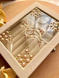 حكاية ورد • تصاميم حسب الطلب • توصيل لجميع المحافظات