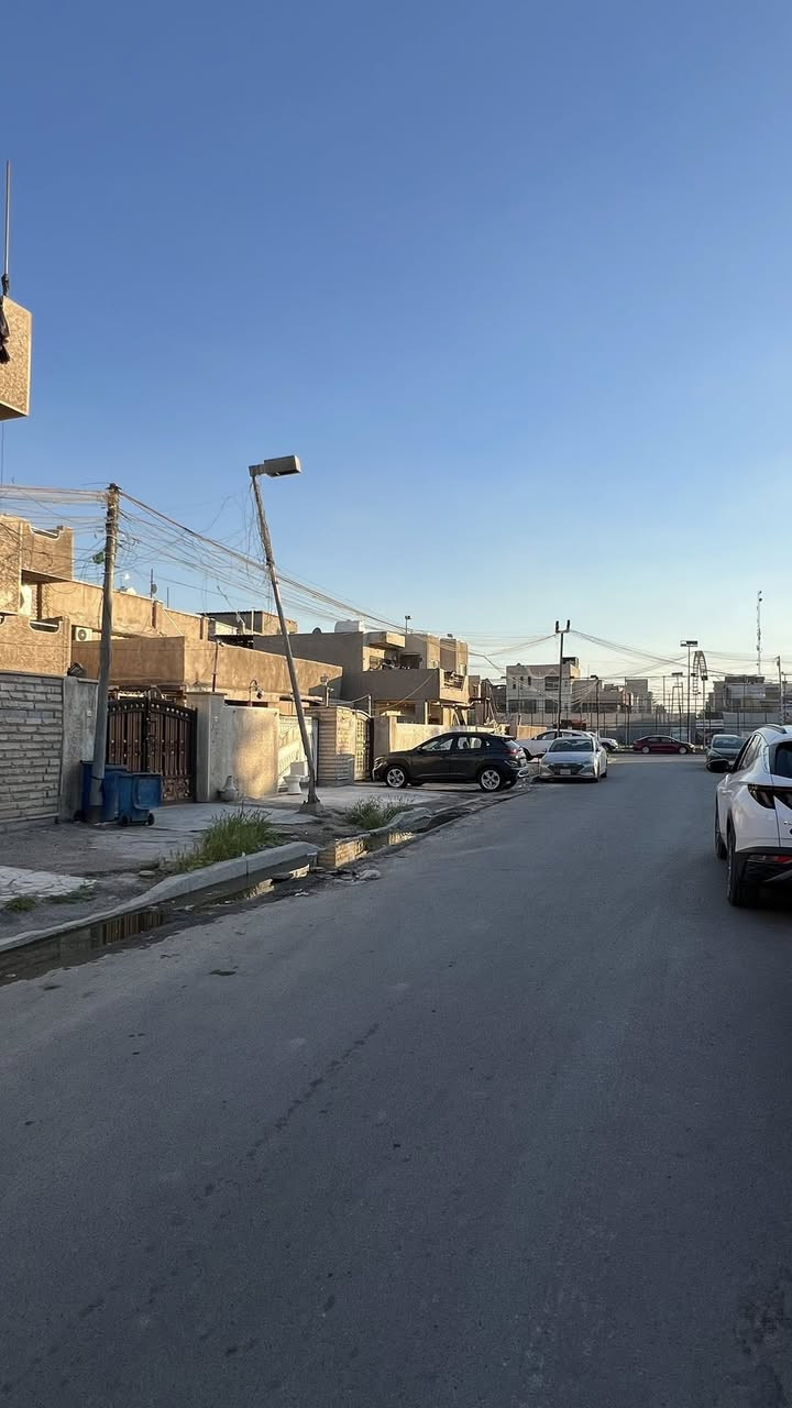 #مكتب_الودق_للعقار
دار للبيع شارع فلسطين حي العقاري مساحة 200 متر 
سند مستقل
واجهة 8 متر 
نزال 25 متر 
يحتوي على كراج / صالة/ استقبال/ مطبخ / خدمات / منور/ 4 غرف نوم
#للأستفسار_يرجى_الاتصال_او_المراسلة 

☎️*********** خليفة التميمي
