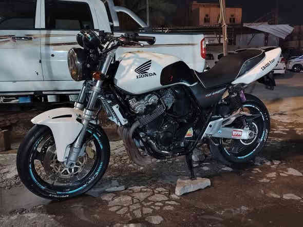 السلام عليكم دراجه للبيع SB400مكان سماوه قضاء رميثه مكينه مقفوله ما مفتوح برغي بيها سعر 1,800 واتساب***********
