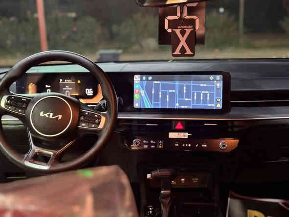 *********** 
كي 5 موديل ٢٠٢٥  وارد أمريكي ماشيه 
٩٠٠٠ كيلووو السياره زيروووو رقم بغداد انكليزي بأسمى هزه وسنويه جديده
بصمة ابواب و تشغيل وصندوق
صندوق ذكي يفتح عند الاقتراب
تشغيل عن بعد
شاشة متصله
ترحيب
لدات امامي خلفي
حساسات أمامي وخلفي
رادار امامي خلفي وجانبي وتوقف ذاتي
وقياده ذاتيه واتو هولد ومودات قياده وسايد بريك دكمه
مكينه 2500 تنفس طبيعي
فول تحكم ستيرن واوامر صوتيه وبعد مواصفات والسبير مانازل السياره جديده بمعنى الكلمه
حادثهه جاملغ وبنيد وموضح بالمنشور
َكان السياره بغداد حي الجهاد السعر 197 وبيهه مجال للشراي 
*********** بغداد
