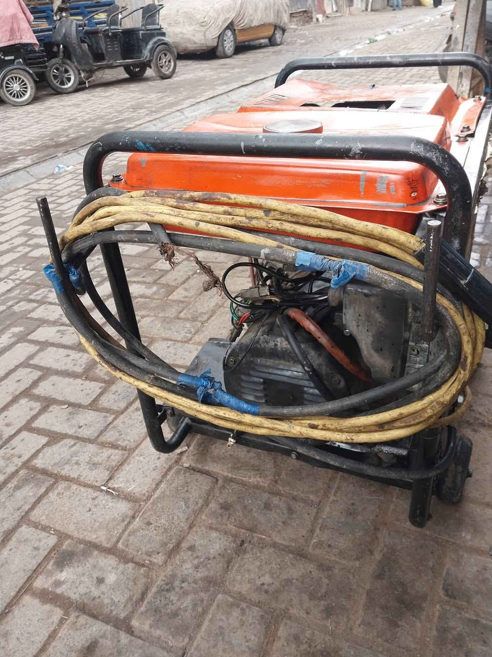 السلام عليكم
مولد كامة بيت الوادي لحيم وكهرباء سلف وحبل تشتغل بس بدون باتري السعر ٤٠٠ ألف مكاني بغداد شارع الكفاح 
***********
