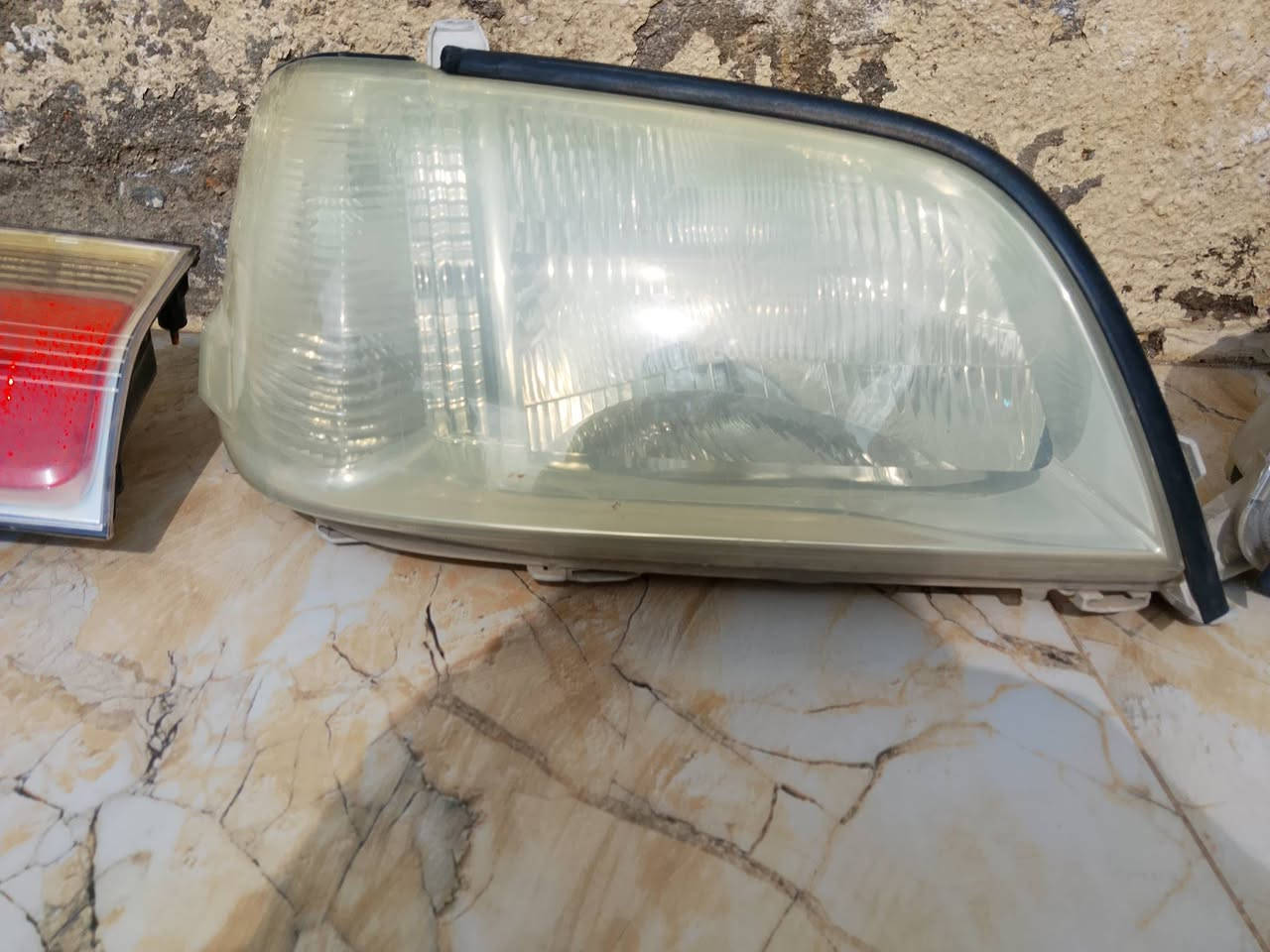 لايتات جنون امامي خلفي عاديات موكرستال مكاني بصره نشوة ***********
اذا اكو بك لايتات كرسته نفخ ماكو مشكله
