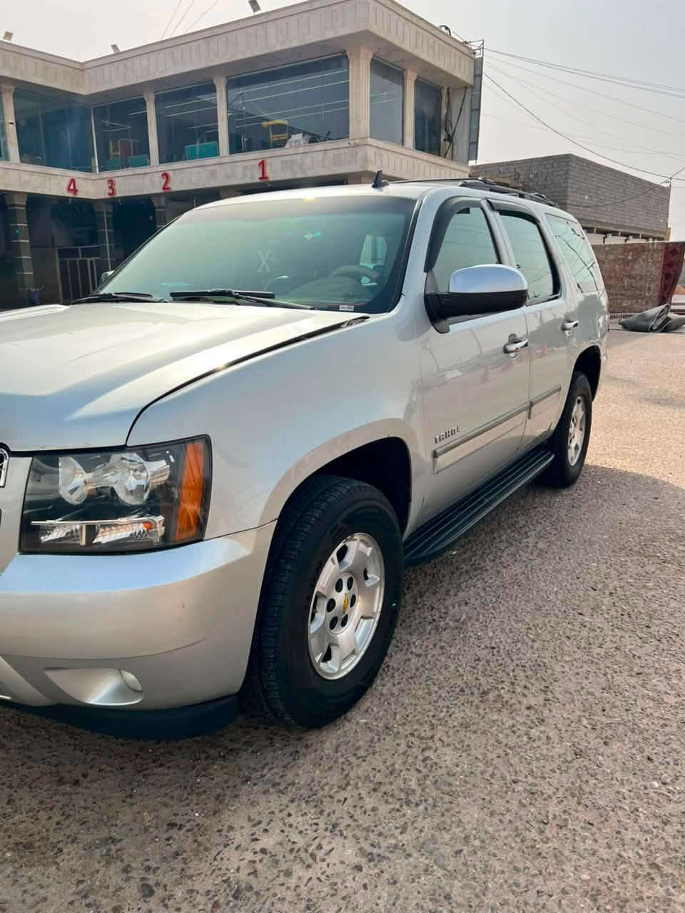🚗 تاهو 2011 للبيع 🚗
الموديل: 2011

السعر المطلوب: 180 ورقة ($18,000) وبيه مجال بسيط للشراي الجاد.

📋 تفاصيل البدن والاضرار (حسب فحص السونار المرفق):

 البنيد (الغطاء الأمامي): بيه صبغ.

 الجانب الأيمن: صبغ متفرق + فتح/تعديل بعض الأجزاء.

 الجانب الأيسر: بيه صبغ متفرق + تعديل بارد + حكوك بسيطة بالصفحة.

 بقية التفاصيل: موضحة بالكامل وبكل شفافية بصورة ورقة السونار المرفقة بالإعلان.📍 المكان: البصرة - كرمة علي

📞 للتواصل والاستفسار: ***********
