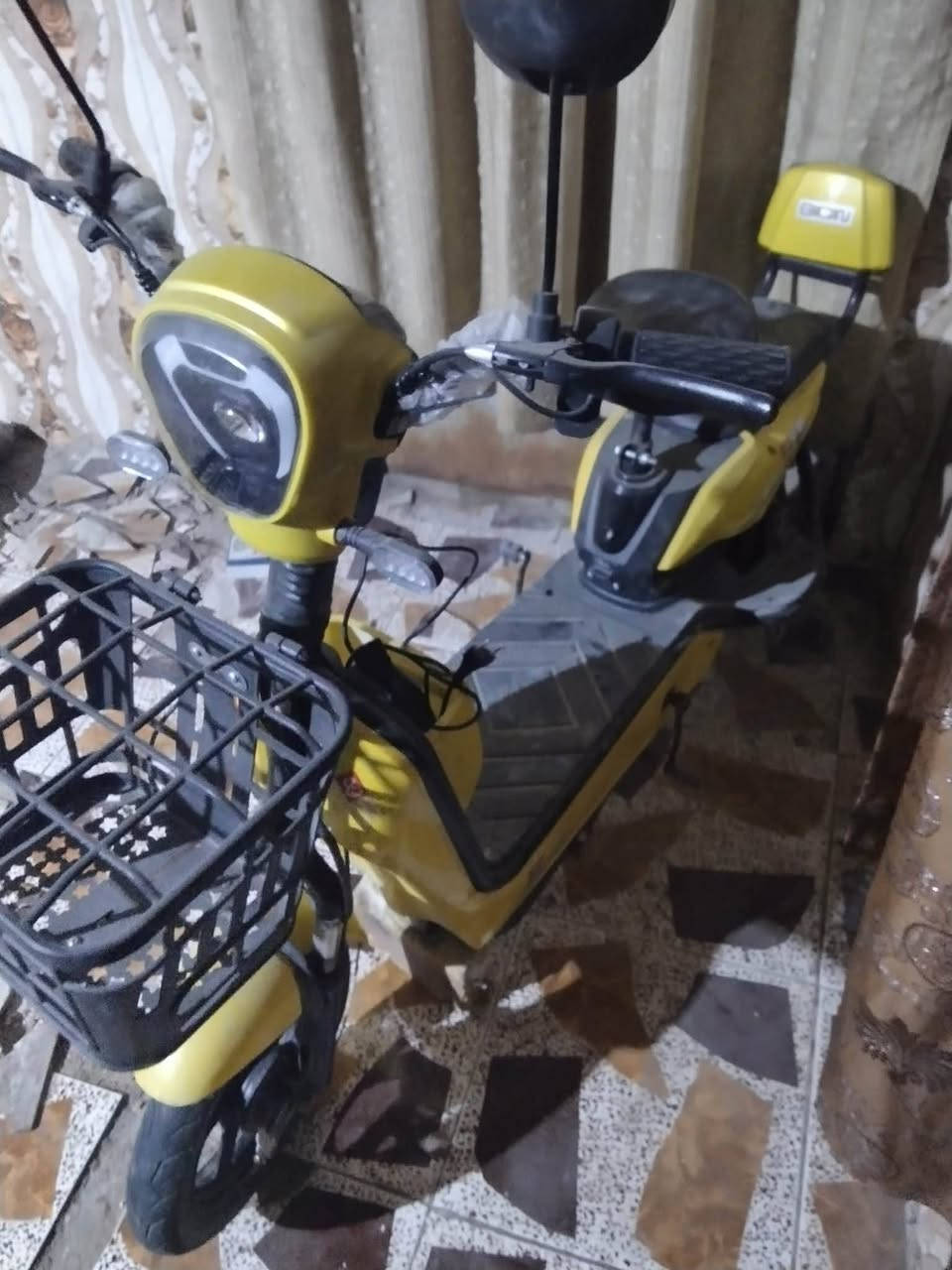 السلام عليكم بايسكل للبيع شحن
***********
