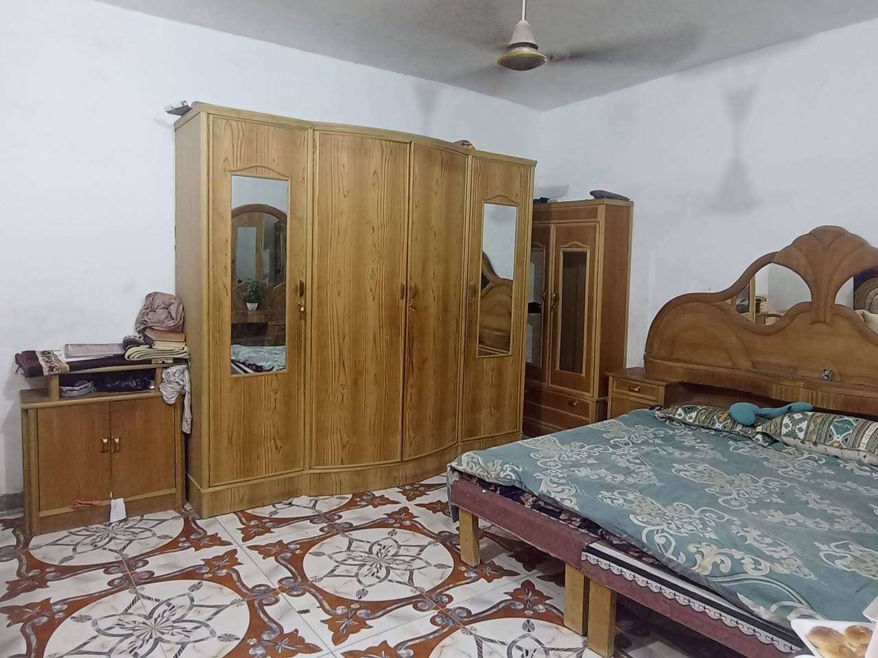 السلام عليكم غرفه نجاره ب400وبيه مجال ورديه خارج اتصال على رقم ***********
