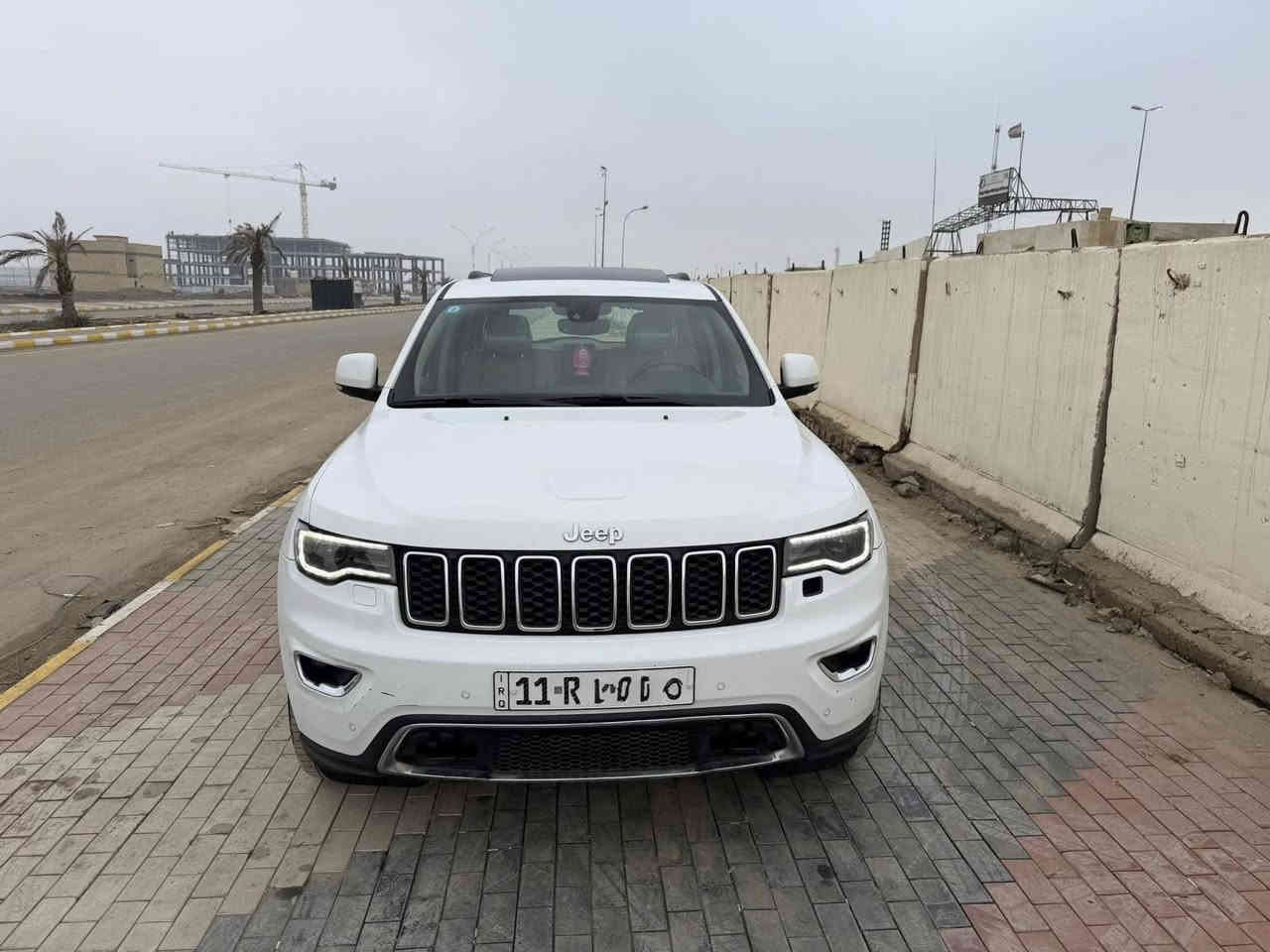 السلام عليكم   ( للبيع فقط )

السعر : 283 وبيه مجال بسيط للشراي يخابرني ويامر امر

جيب كراند شيروكي ( JEEP GRAND CHEROKEE )   

اللون : ابيض 🤍

الفئه : LIMITED PLUS  

موديل: 2019

رقم السياره: بغداد الدولي بسمي شخصيا تحويل اي وقت   

المحرك: 6 سلندر 3600

المسافه المقطوعه : 109 MI

حاله السياره : كفاله من الصبغ ( لاضربه ولاصبغ ولاتبديل ) فقط بارد وبيه سونار وكدامكم بالصور
**********************************************
1- سقف بانوراما 
2-كاميرا خلفيه دواره 
3- شاشه كبيره مع نظام ملاحه نفكيشن GPS
4- رادار خلفي وجانبي 
5- توقف ذاتي عند فتح الباب
6- داخل جلد بيجي بلاد  
7- دخول ذكي بصمه
8- سستم صوت الباين مع سماعات الباين 
9- شفتات استيرن 
10- حساسات خلفيه واماميه
11- المقاعد الاماميه ( حضن ) وكهرباء
12- مرايا متحسسه للاضاء العاليه + نقطه عمياء 
13- المصابيح زنون بلاد ( عالي وناصي )
14- شاشات خلفيه بلاد 
15- مري قلاب + اشاره بالمري + هيتر بالمري
16- المقاعد الاماميه والخلفيه تدفىه وتبريد مع استيرن تدفئه
17- كرسي السائق خزن ميموري ( وضعيات الجلوس )
18- جنطه كهرباء 
19- استيرن كهرباء 
20- دفع رباعي 4*4
***********************************************
*السياره نظيفه وناصبه وكدامكم الصور ومابيه نقص 
* كير تبريد كفاله ع وضع الشركه 
*حداده جديده 
*تخم تاير جديد ودسكات جدد 
*ومابيه كلوب مشتغل بالشاشه

مكان السياره : ذي قار ( ناصريه ***********
واسف ع الاطاله
