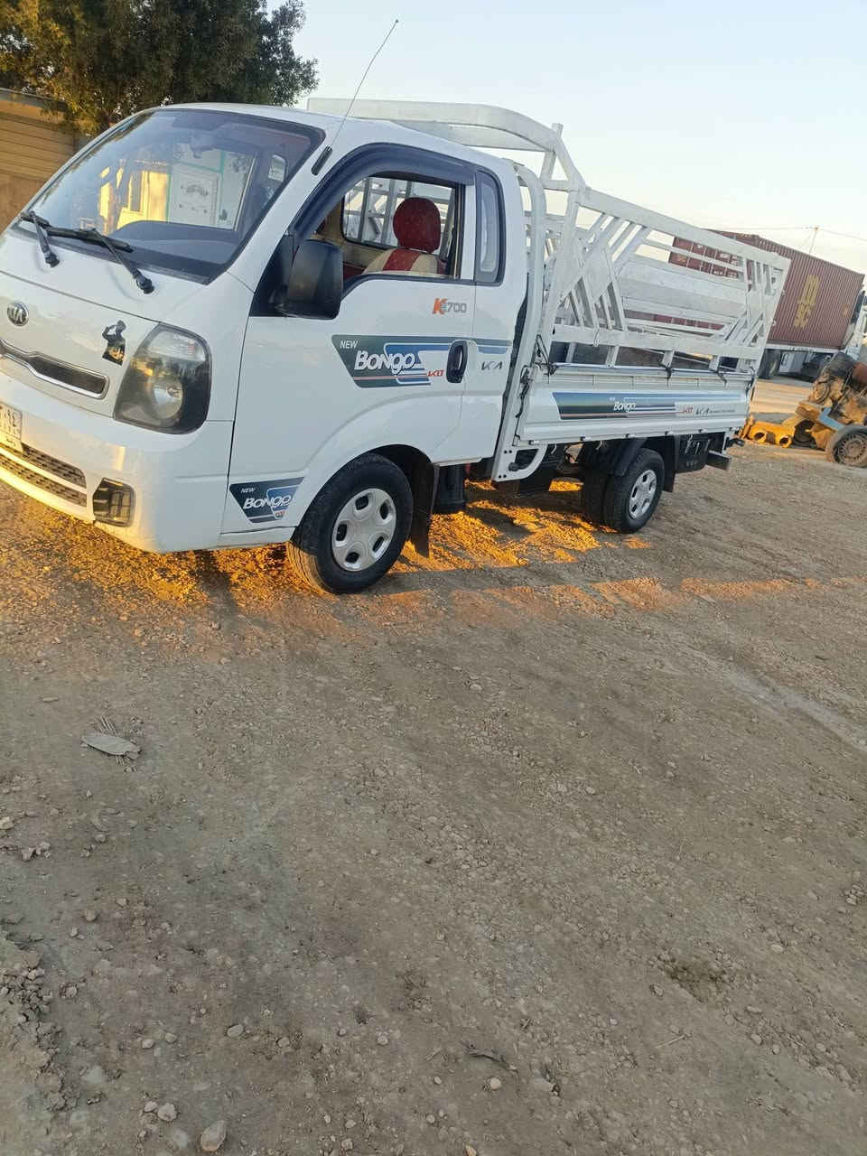 كيا 14رقم واسط بسمي مشي معاملة مكفولة عام فقط رش بالصفاحيات رش بدون معجون سعر 103وبيها مجال مكان بغداد الوسفية جسر الرابع ***********
