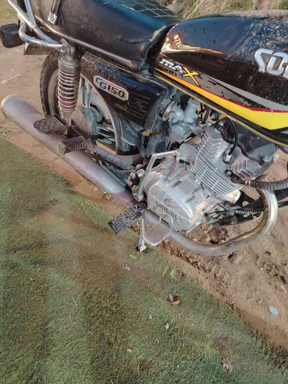 سلام عليكم للبيع دراجه يراني سونك موديل 2022 برغي واحد مامفتوح نضيف فولل. سعر 525وبيها مجال. رقم للتواصل *********** ترا بس مامغسوله مبين بل صوره
