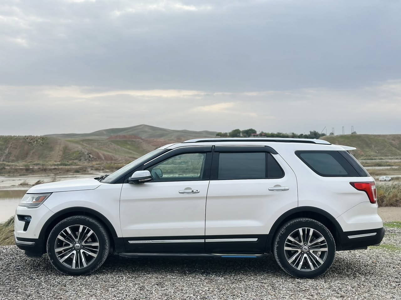 فورد اكسبلور 2018 ماشية 81 الف محرك 3500 مواصفات بلاتينيوم اعلى فيئة بالفورد قيادة ذاتية كشنات تبريد و تدفئة استيرن و كشن خزن ميموري بنوراما باب خلفي جك 
زجاج امامي من يمطر ماسحات يشتغل اوتو كشنات خلفي كهربائي  استيرن هيتر  تشغيل عن بعد ابوابات بصمة بعد اهواي مواصفات بيه  بصمات اثنيناته موجودة 

السيارة بيه جاملغ امامي الأيمن كلير فقط بسبب شخط شرط فحص 
السيارة بسمي تحويل وكالة مضمون  عنوان قضاء كلار تابع سليمانية 
السعر 223 
***********

ملاحضة عندي فيديؤ كامل للسيارة
