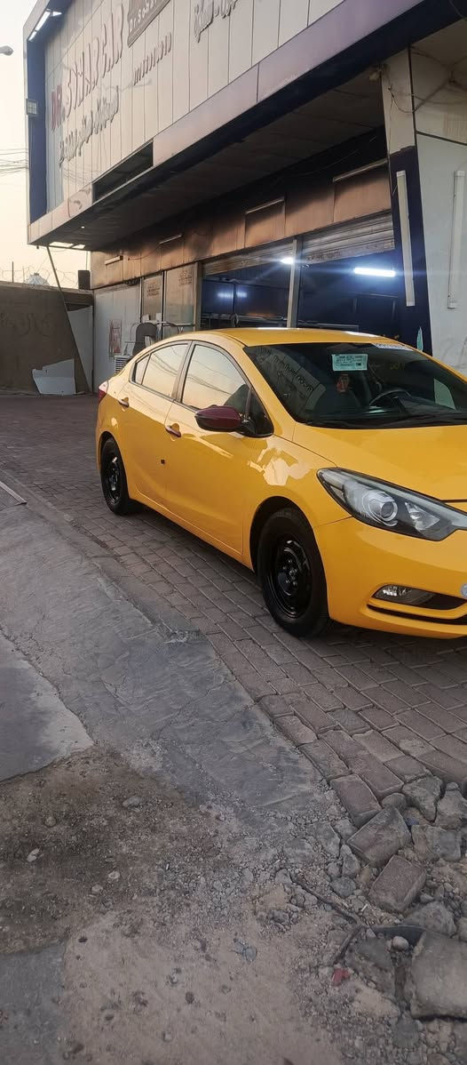 السلام عليكم سياره للبيع فورتي موديل 2014 تخم تاير حداديه 95% مكينه وكير مكفولات حادثها خشم البنيد سياره كلها ميبل واحد سياره باسمي مصفره هيئه وغرامات السعر 112 بيها مجال بسيط سياره خير من الله كليتها ربع واحد متذب عليها مكاني بابل رقم ***********
