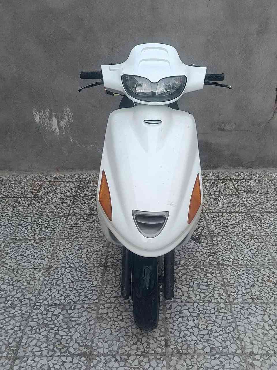 السلام عليكم للبيع دراجه فراشه فحل كريستال مال حاويه محرك ما مفتوح محرك ناعم اخرس ديسك امامي كهربائيه كلها شغاله دراجه حلوه وجديده وجاهزه مال جناي السعر 400 بيها مجال للطيبين مكاني النجف رقم تليفوني***********
