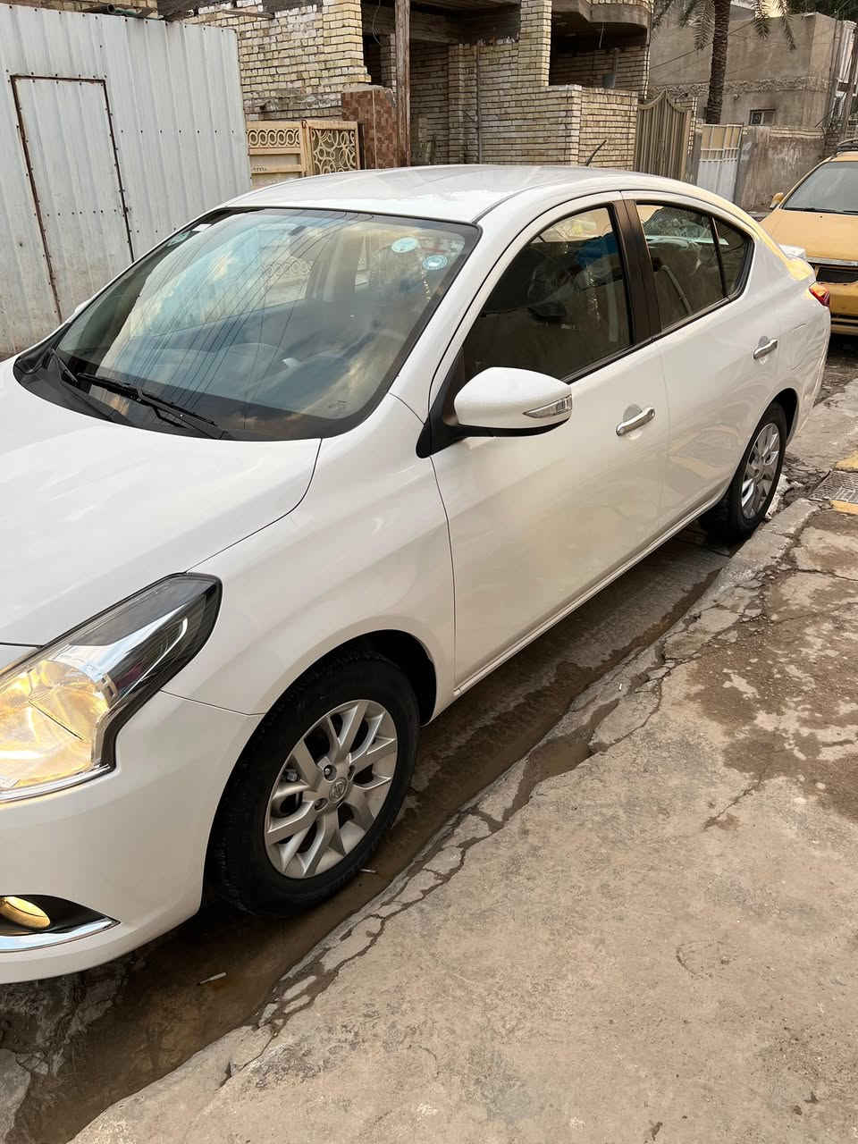 نيسان سني 2023
ماشية 51,000
جديدة جداً مكفولة كفالة عامة حتة من الزلغ
رقم اربيل بأسم شركة 
مكانهة بغداد الدورة 
السعر 123
***********
