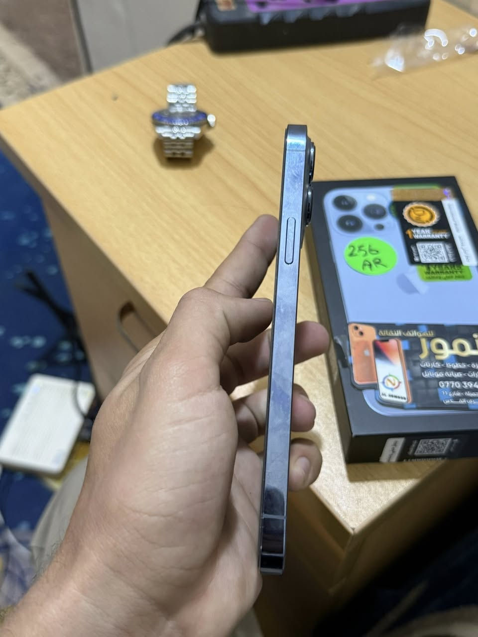 سلام عليكم
13 برو ماكس بلادي شرق اوسط 
نضافة 100‎%‎
بطارية 84 
كلشي ما مبدل بي
كارتونه الاصليه مالته 
سعر 725 مكاني بغداد جميلة 
***********
