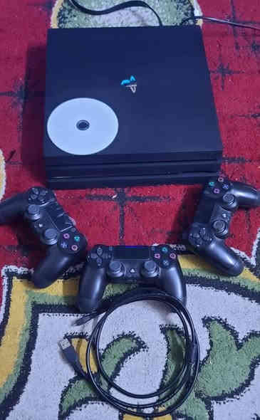 بلي فور برو مهكر 1 تيرة سعره ٢٧٠ الف نهايته بدون عمولة بي ٥ العاب  ويا ٣ يدات شغالة ومكفول من كلشي عطل وفتح جديد وذا مفتوح او بي شي  فلوس كروتك ترجعلك جديد الجهاز ........ ملاحضة اني مندوبة هذا رقم ***********  صاحبه
