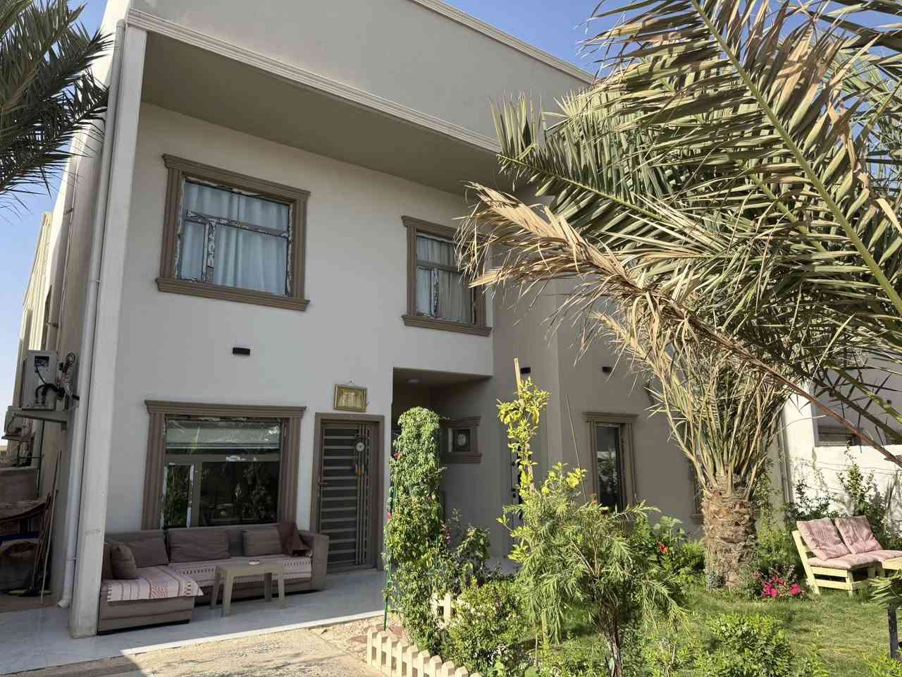 دار جميل في مجمع الأميرات الثانية السكني 
في محافظة النجف الأشرف 📍
في العراق 🇮🇶

مساحة 300 م طابقين اربع غرف نوم
مربع ثالث موقع مميز جداً قريب المدخل الرئيسي للمجمع

للسعر اكتب / تم /تجيك تفاصيل كاملة
للعقار وسعره 🔴

تواصل مع موظفين المكتب التسويقي لعقارات سيد سامي
*********** / ***********

الفرع الاول 1️⃣ : قرية الغدير الثانية المدخل الاول (مدخل الأميرات) بلوك 17 دار 6 📍

الفرع الثاني 2️⃣ : قرية الغدير الثانية
مدخل المول ركن مول هافانا ماركت 📍
نتشرف بكم
