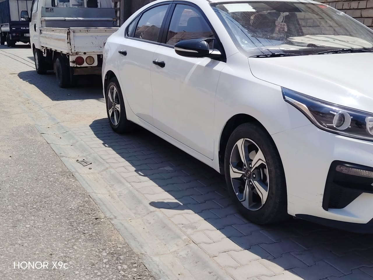 سلام عليكم …كيا سيراتو موديل 2020 خليجي السياره كفاله عامه مكينه 1600 كير ومحرك شرط تخم تاير شاشه كامره رقم أربيل بأسم شركة الأخوين تريد وكاله تريد مداور السعر 148 ورقه وبيها مجال الاتصال ***********
