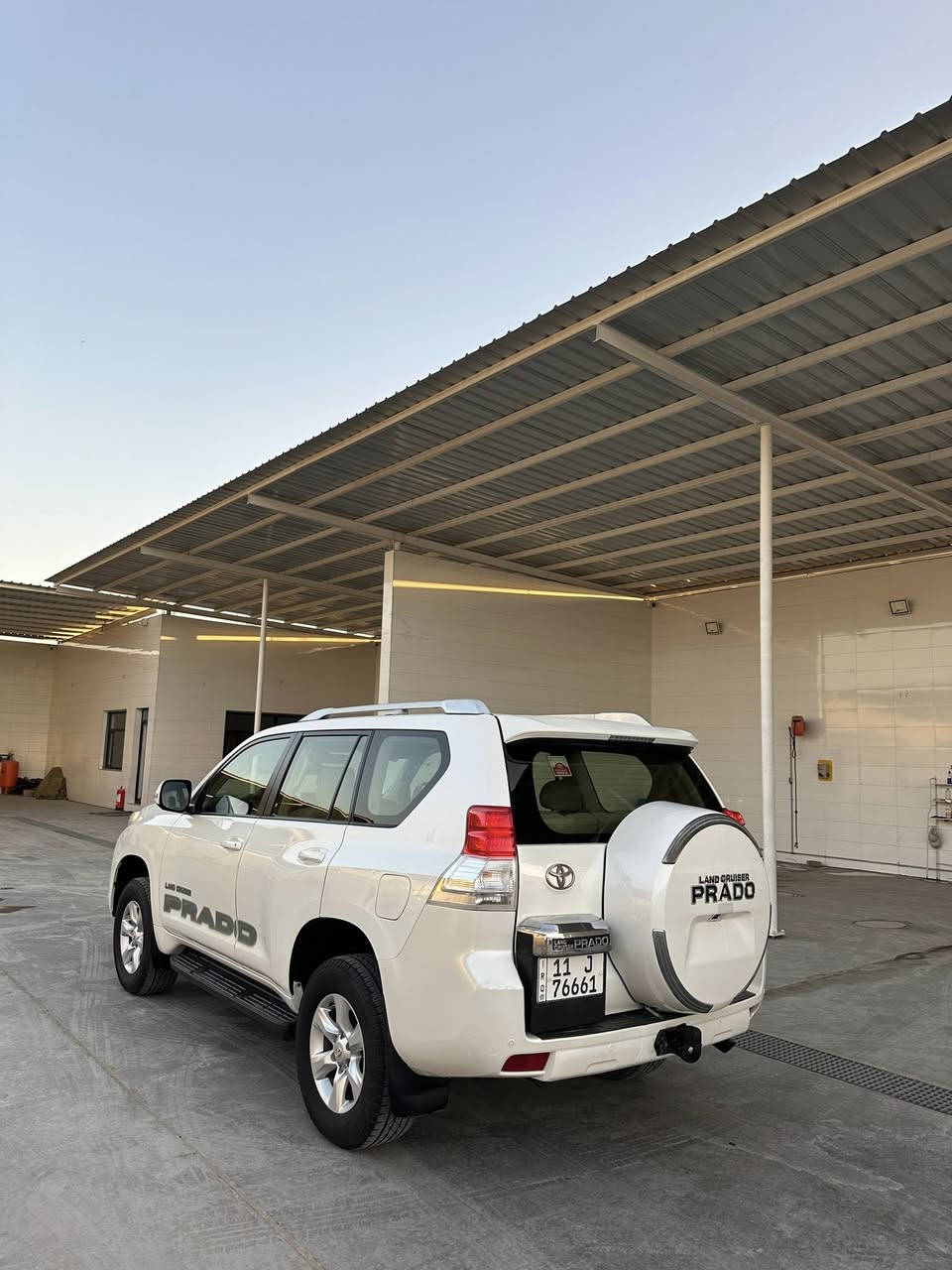 للبيع
برادو موديل 2013 كويتي TXL دبل تاني 
مكينة 6 سلندر
فول مواصفات  المعروفة
السيارة جديدة وجاهزة ومسويلهة ادامة كامة
كير ومكينة بحالة الوكالة
رقم بغداد إنكليزي باسمي 
كفالة عامة فقط دعامية 
السونار  بالمنشور صبغ جاملغ وبابين بدون دواخل طخه خفيفه
العنوان بغداد السيديه
السعر 239 قابل للتفاوض

للاستفسار 
***********
