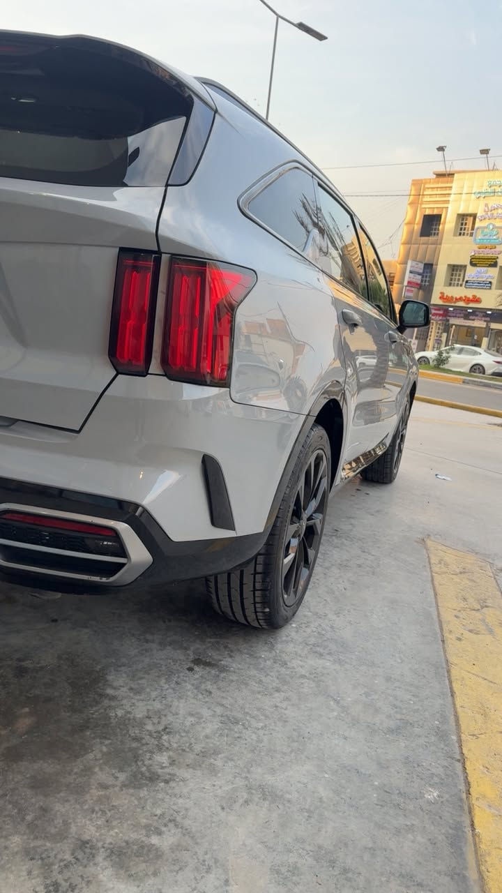 للبيع كيا سورنتو
لون اسمنتي 2022
رقم بغداد بأسمي 
حادث بنيد فقط بدون دواخل  
 وارد امريكي 7راكب سياحي
المواصفات
.ماشيه 80 الف كيلو متر  
.محرك ٤2500سلندر تيربو 
.بصمه وتشغيل عن بعد 
.حساسات اماميه و خلفية ورادار
.اوتو هولد
.كشنات جلد  
.كشنات تدفئه 
.صندوك كهرباء 
.رادار امامي 
.كشنات كهرباء 
.شاشة كبيرة لمس
.هوك بلادي خلفي
.نظام قيادة تلقائي
.نظام الحفاظ على المسار
.انظمه قياده عدد 5
.عداد السرعه ميل و كيلو متر
. بانوراما ٣ طكة
.شفتات ستيرن كير
.محرك 2500 تيربو 
.گير  8 نمرة 
.لايتات 3 عدسات زنون
.اشارة بالمري
.سايد بريك بصمه 
.توقف تلقائية 
.خاصيه شحن موبايل واير ليس
.كشن كهرباء السائق و الصدر 
.نظام النقطة العمياء
مكان السيارة بغداد الكرخ الحريه
السعر ب239  وبيها مجال 
الهاتف 
***********
