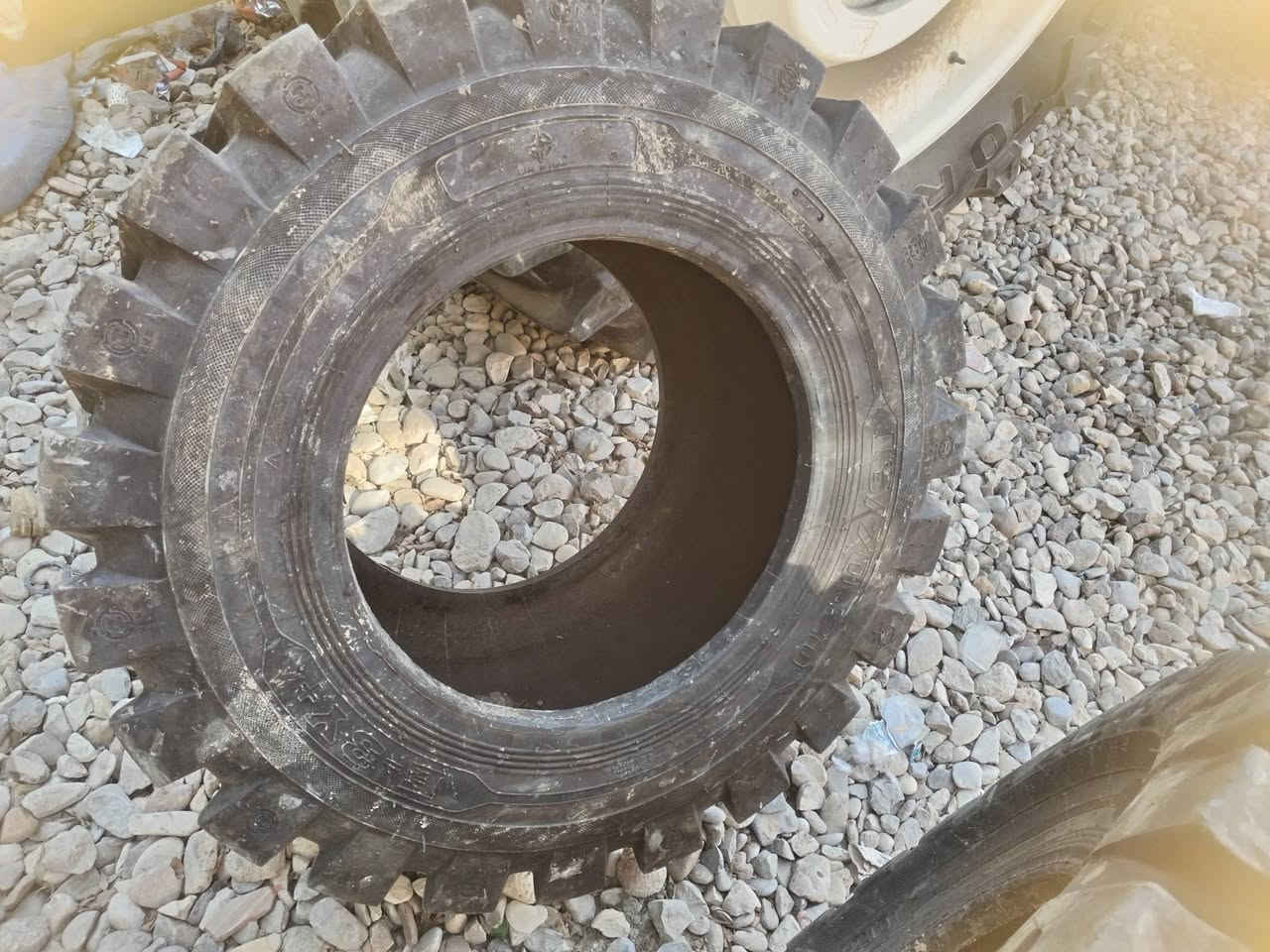 تايرات جدد حجم  20،ـ70،ـ 16 أنتصل وبيك خير وتدلل ***********ـــــــ ***********
