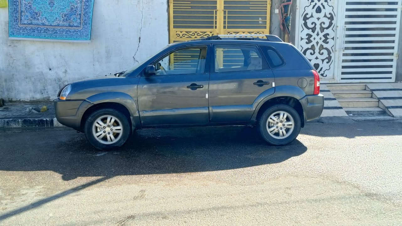 السلام عليكم توسان لبيع مديل ٢٠٠٩ رقم بغداد دولي سنويا  ل٣٠ راعيه يمي بل بصره السياره جاهزه مكينه شادله جديده كير جديد تايرات حداده كله جاهزه لايتات ماخذله جديد منضومه زنون شاشه فتحه بيه صبغ احزام بدون ضربه مكفوله من لضربه سعر وبيه90 مجال *********** مكانه لبصره
