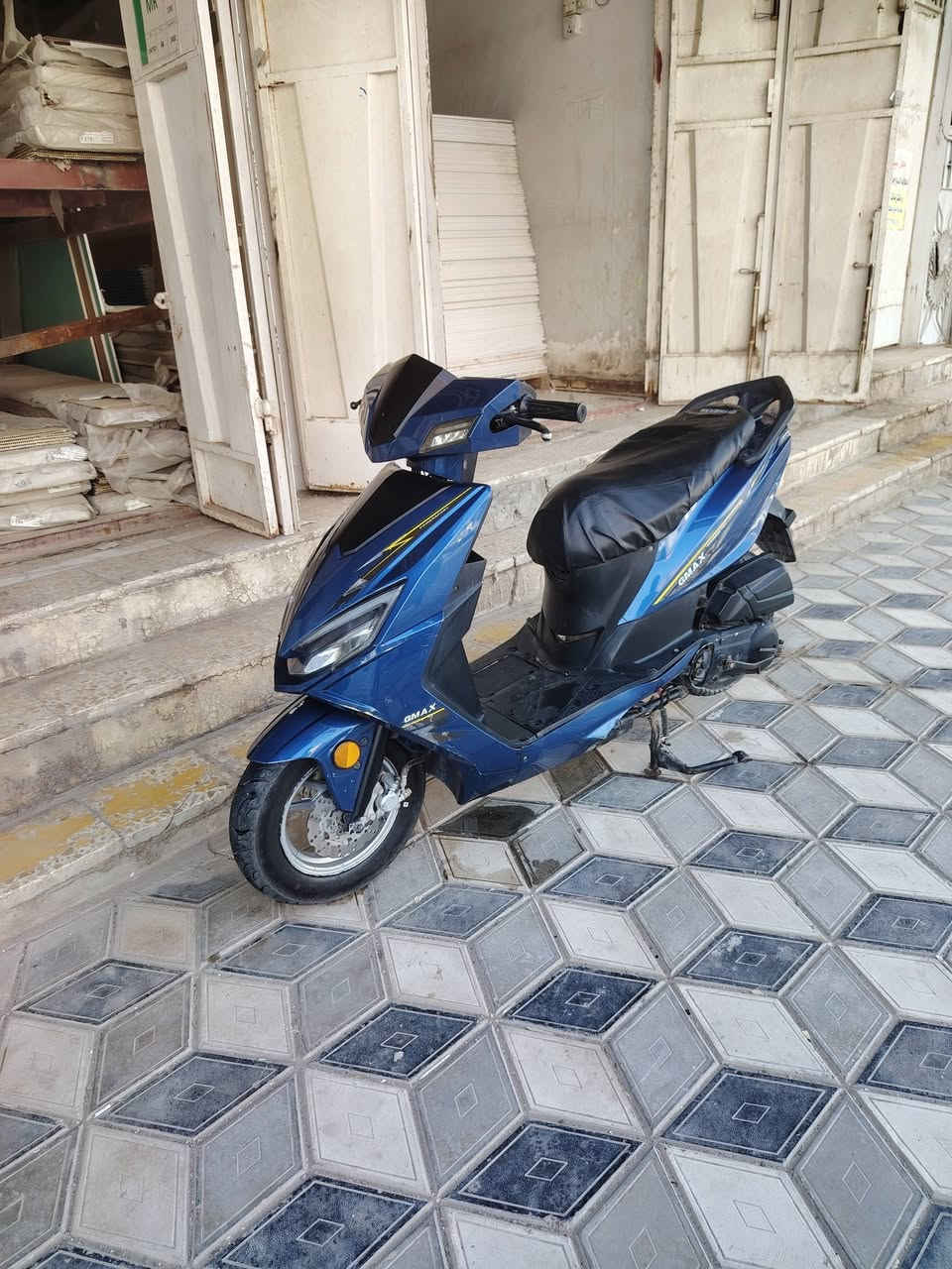 دراجه للبيع سكنس صيني سعرها 350 وبيها مجال وهذا رقم التليفون *********** العنوان شارع فرق الموسيقيه
