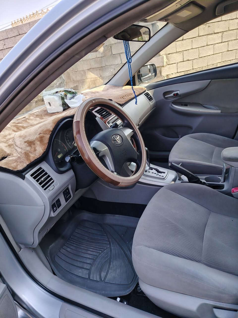 السلام عليكم كورلا سلفر ٢٠١١ للبيع. 
سيارة جاهزة تبريد تدفئة بأسمي. بدون ضرر بيها بعض الملاحظات.. محرك ١.٨٠٠ رقم أربيل.
السعر المطلوب (١٣٥ $ ورقة) بيها مجال..
اتصل تفاصيل أكثر مكان السيارة الشرقاط/الساحل الأيسر /قرية شاطي الجدر. 
***********
