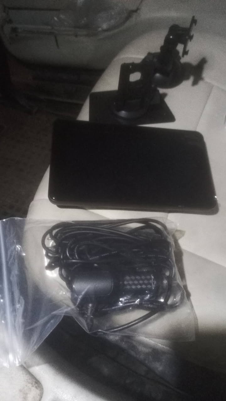 سڵاو برادەران, لەسەر ئیزنی ئەدمین
شاشە ئایپادی بیئێم بۆ فرۆشتن بە شوێن چەرخ کاردەکات و وایەرەکەی زۆر درێژه و وایەری AUX ی لەگەڵه
دەتوانی لەڕێگەی بلوتوز و وایفای و CAR PLAY یان Android auto یان air play یان Miracast ڕەبتی مۆبایلەکەتی بکەیت و هەروەها جیپی ئێسی هەیه 
دوو ستاندی لەگەڵه دەتوانی لەجامی پێشەوە ببەستیت و دەشتوانی لەسەر دەشبول بە بورغی بیبەستی
ئایپادەکەم نوێیه و تەنها بۆ تێست ئیشم پێی کردووە

نرخی 50 هەزارە
شوێن هەولێر - گەیاندن لەسەر کڕیارە


**إذا كنت صاحب هذا الإعلان وتريد حذفه لأي سبب، رجاءا أرسل رسالة إلى الدعم الفني**