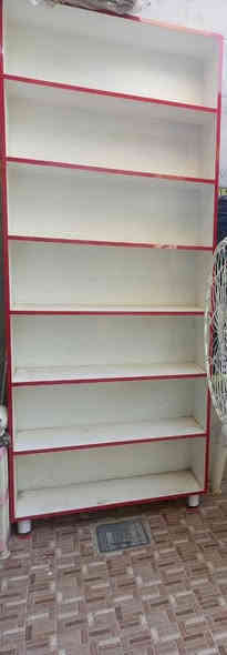 السلام عليكم فاترينات خشب للبيع اربعه حجم صغير وثلاثه حجم كبير مستعملات شي قليل اخو الجديد مكان ديالى خان بني سعد حي الانتصار وهذا رقمي ***********
