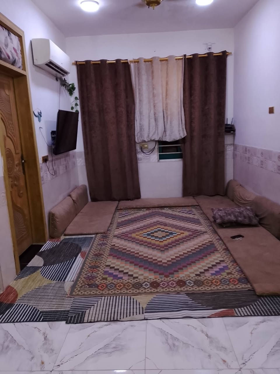 بيت للبيع كربلاء حي الامامين يبعد عن الإمام كيلوين المساحه 150م يتكون من ثلاث غرف وصاله واستقبال ومطبخ السعر 140الاتصال على الرقم ***********
