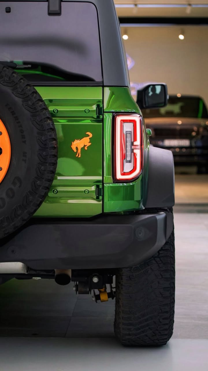 برونكو 2022
لون زيتوني 
V6 ستة سلندر تون توربو 
#عليها_تزويد شوتة K&n عطاس تربو
وبعد شغلات بسيطة
فول فول مواصفات اعلى شي
حادث سطحي بالجاملغ بدون أي دواخل 
#تفاصيل_وتس_اب ☎️ 
***********
