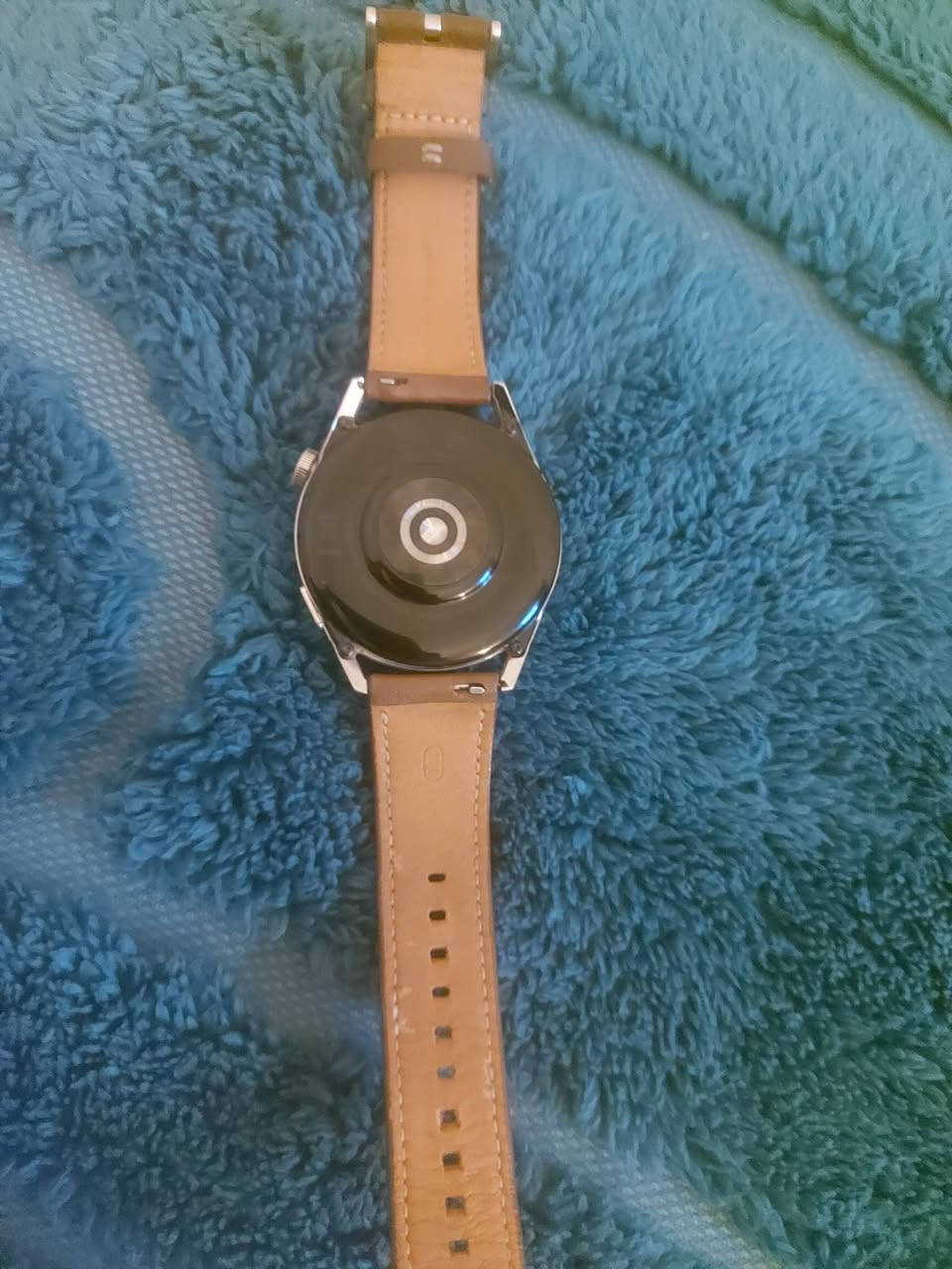 السلام عليكم هواوي ساعة جي تي 3 الذكية 46 ملم بنظام تحديد المواقع + بلوتوث بلون بني اسعر ٢٠٠ الف سبع البور *********** مكان سبع البور***********
